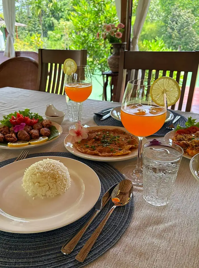 A Thai dinner with fresh juice served at Uma Valley