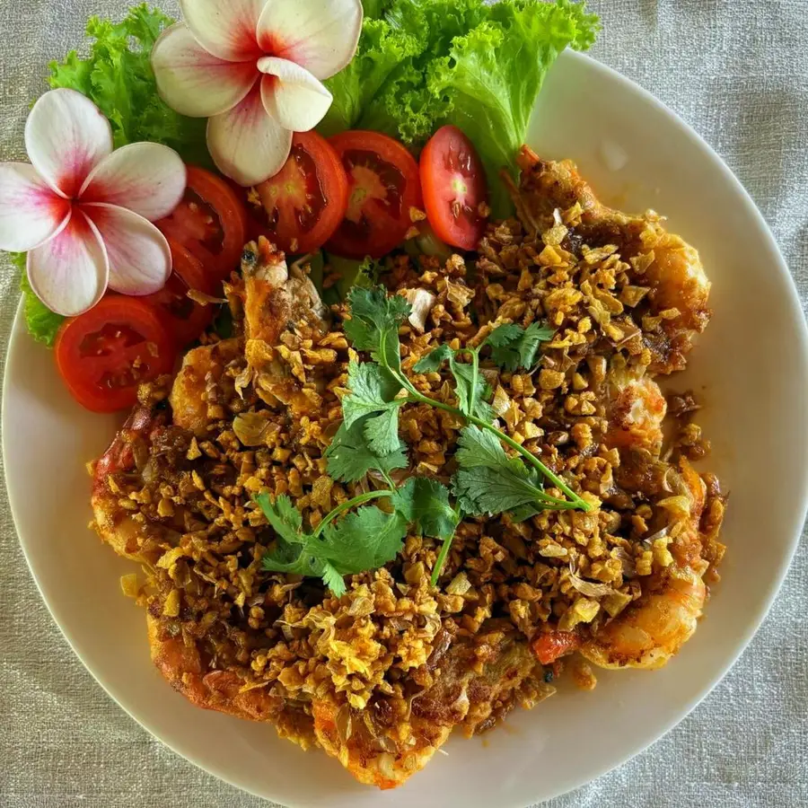 Spicy Thai salad with fresh herbs